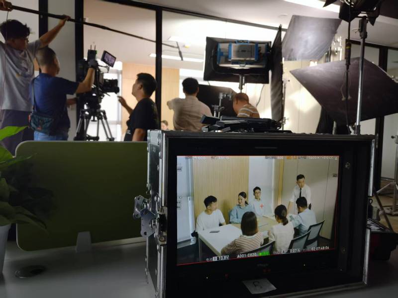 歙县TVC拍摄公司：科技产品视觉化大师，诠释未来感与功能美学