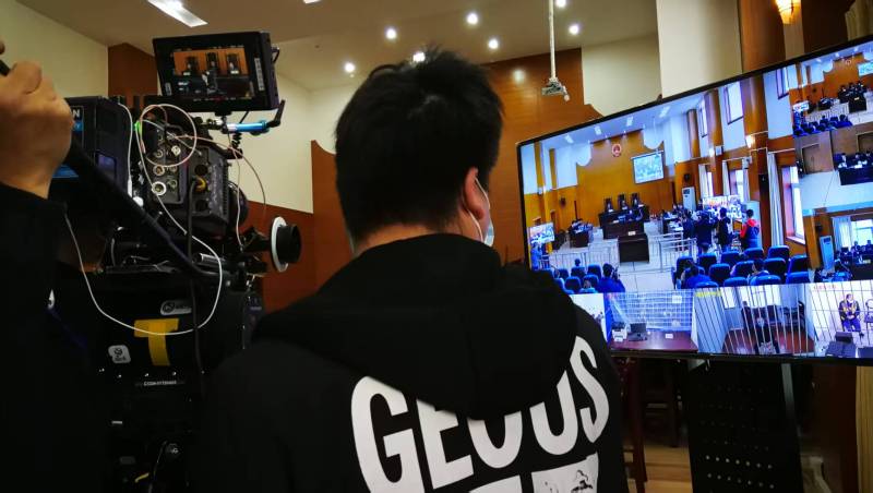 AI生成VS人工创意——歙县广告片拍摄公司的技术浪漫主义实践
